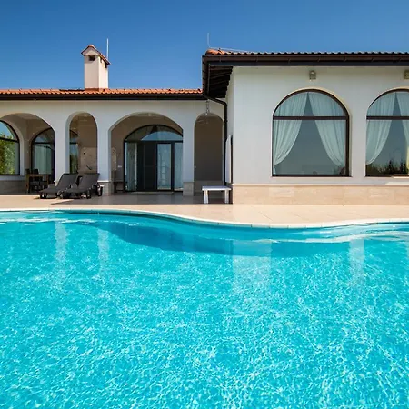 빌라 Private First Line With Sea View In Blacksearama Golf A Location Privacy Pool