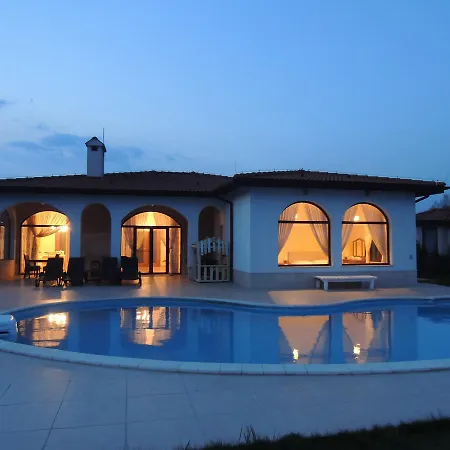 Private First Line With Sea View In Blacksearama Golf A Location Privacy Pool * 발치크