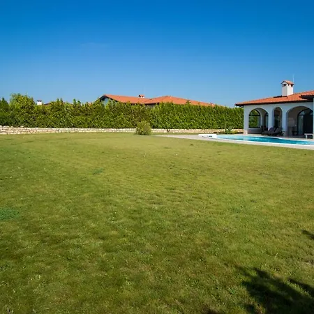 Private First Line With Sea View In Blacksearama Golf A Location Privacy Pool * 발치크